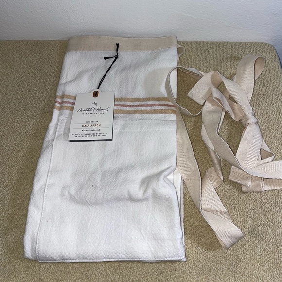 Hearth and Hand Half Apron - Picture 4 of 4